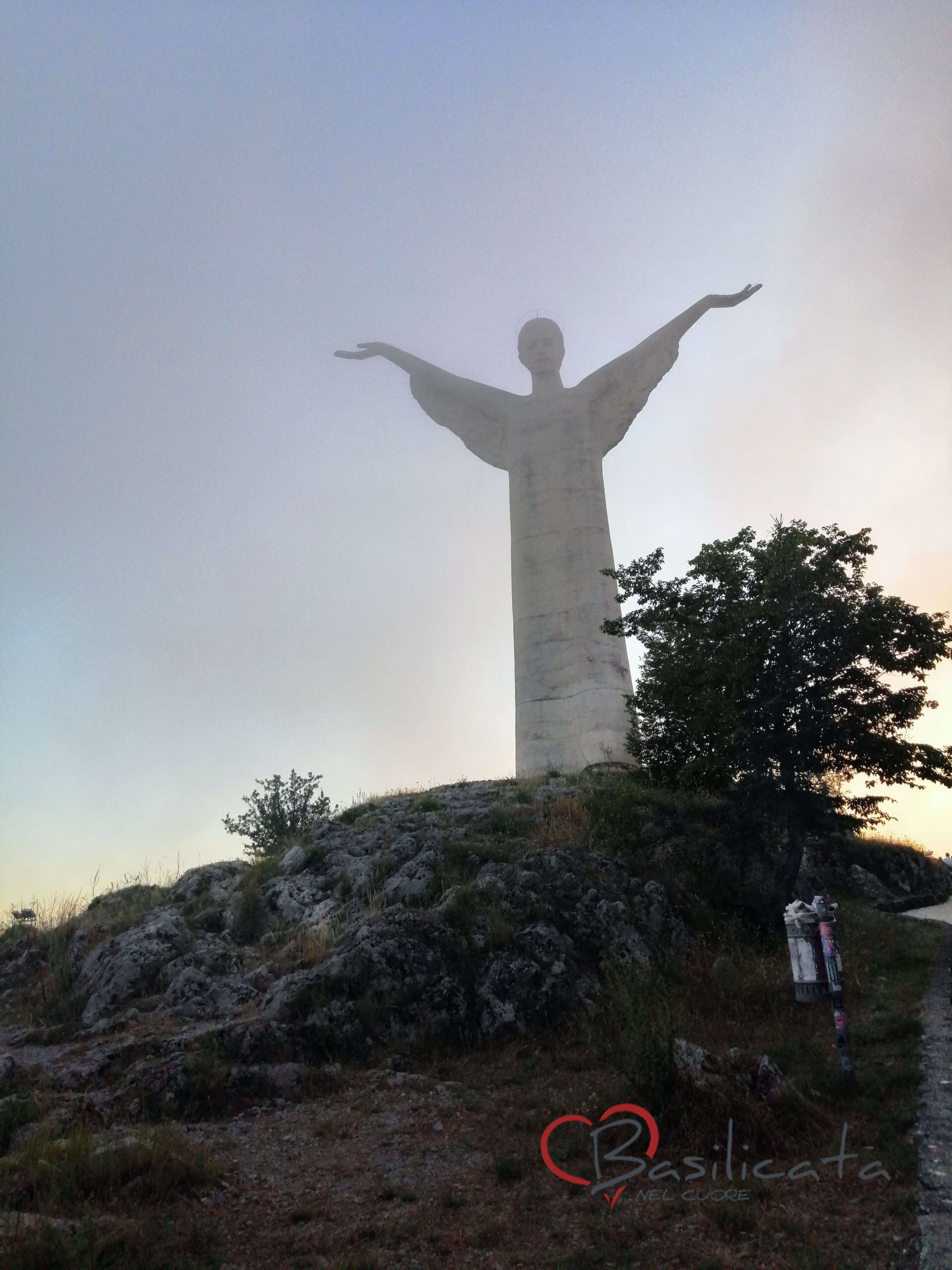 statua del cristo redentore di maratea